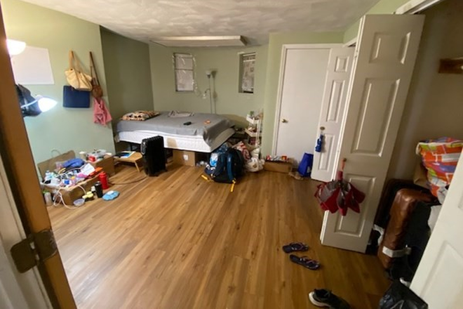 bedroom - LAUNDRY IN UNIT! Spacious 2 Bed / 1 Bath available NOW!! Gas&Hot Water included! Apartments