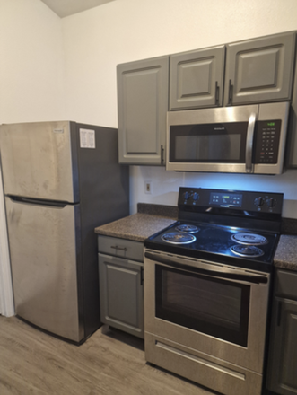 Oven, Microwave, Refrigerator - Station 21 Private Room & Bath Sublease – Fall/Winter 2026