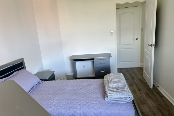 Bedroom - Cozy Private Room in a Shared Home – Albion Rd, Etobicoke