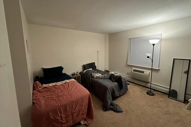 Master Bedroom - Rolling Green Apartments