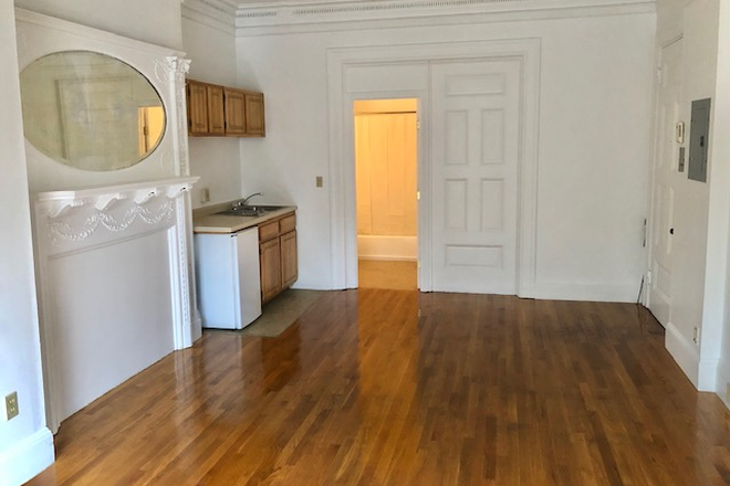 STUDIO - NO BROKER FEE - SIMPLY AWESOME STUDIO  AT 1061 BEACON STREET, BROOKLINE AVAILABLE 9/1/2026