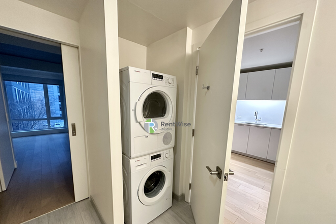 1 - South End Luxury Apartments | In-Unit W/D｜Allow undergrads｜stunning city view