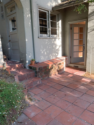 Front door - Large Studio in Duplex, Arden & Panoramic Way with Bay views and private garden patio