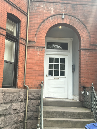 Front Entrance - 1 Bedroom Walkers Paradise English Basement Apartments