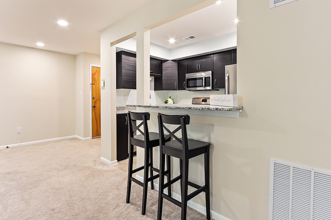 Upgraded Kitchen - 2BR condo-Delamere Dr-Princeton