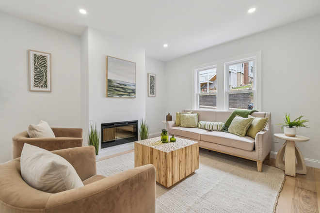 First floor living space - Newly Renovated 4bd/3ba Apartment Close to Campus