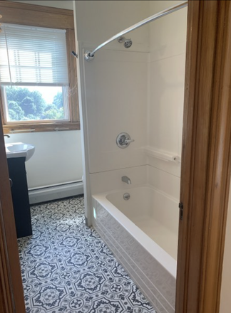 Bathroom 1 - Lincoln Apartment #11