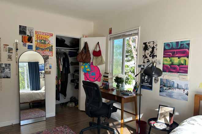 Bedroom & walk in closet - 1 bedroom available in beautiful 3 bedroom apartment (move in March 25th)