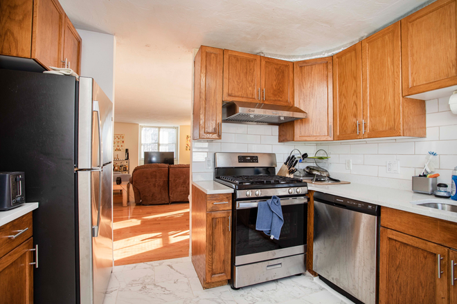 . - Renovated 4 Bed / 2 Bath w/ LAUNDRY IN UNIT!! Avail. 9/1/26!! Apartments