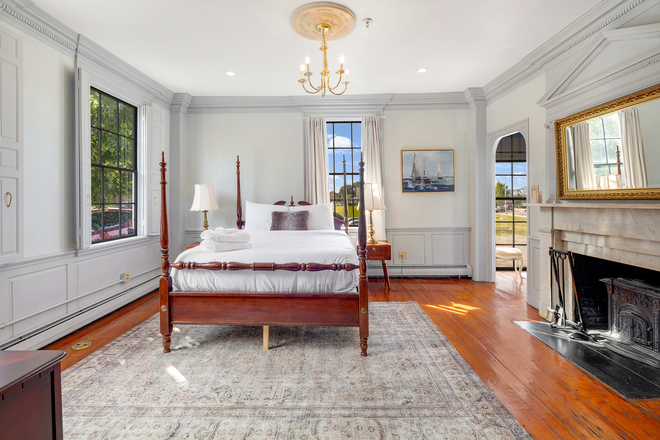 Bedroom - Premium 12 BD Student Housing! Walk to Downtown & Campus House