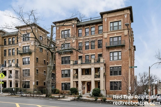 ... - COZY 3 BED - FENWAY - CHARACTER FILLED