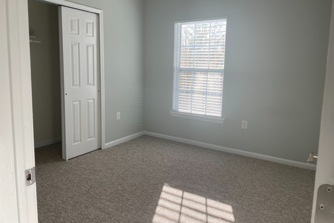 Bedroom - Room in 3BR apt for female-Meadow Rd-Princeton