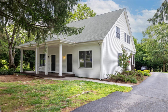  - 50% Off First Month! Spacious 3BR Townhome by the Bus Stop