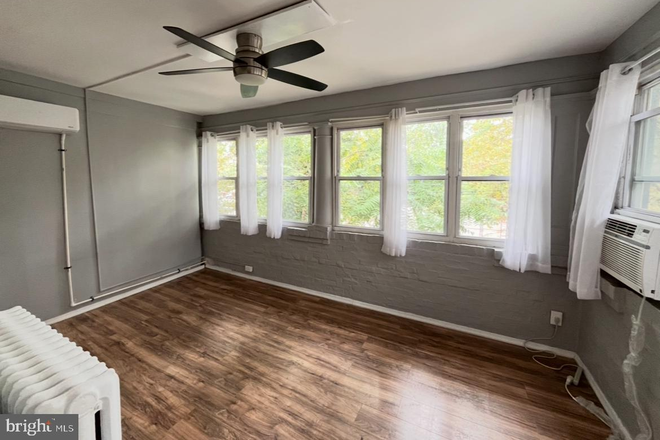 Porch/bedroom/office - 5231 wissahickon ave (Eastfalls / Germantown ( Drexel Medical) Queen lane , Train station Duplex