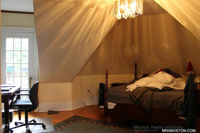 One of the bedrooms available - Mission Hill 4b3b Rental