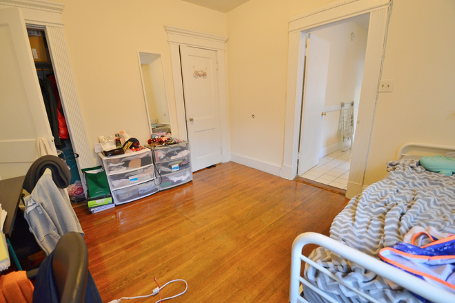 133 Peterborough St. - NO BROKER'S FEE!! Impressive Well lit 1 BR on Peterborough St - 9/01/2026 Apartments