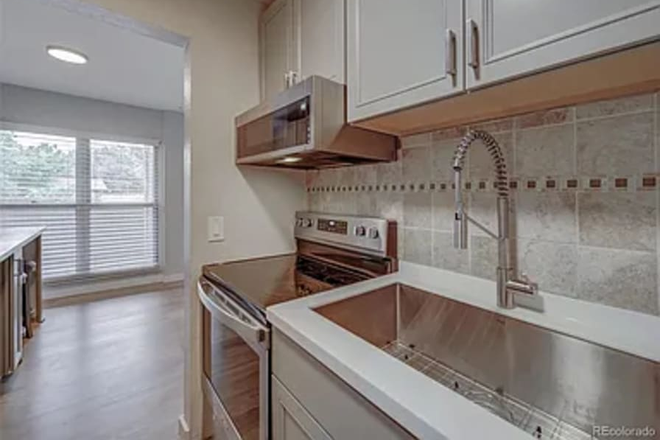 Kitchen - Stratford Park East Apartments