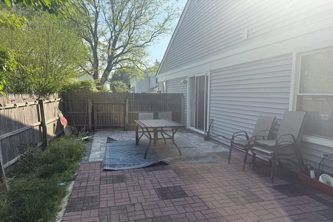 Fenced in yard with patio - 2BR condo-Spyglass Ct-E. Windsor