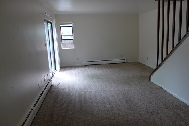 room - Pet-Friendly 2 Level Townhome in Perfect Location!