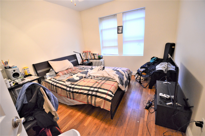 Bedroom - BEAUTIFUL 1 BEDROOM STEPS FROM CAMPUS !!!