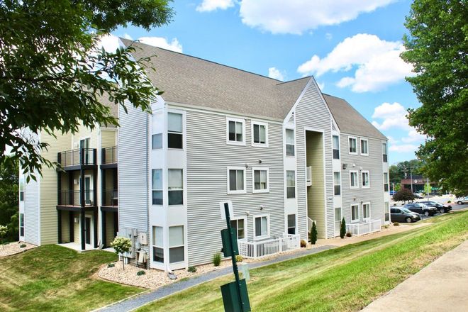 Front - 3 bed / 3 bath furnished condo for rent! Now Pre-leasing for the 2026/2027 school year