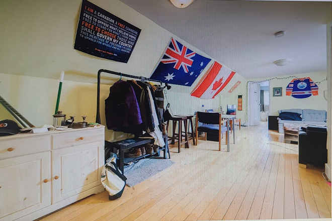 Livingroom/dining room - College & St. George ( m5t1z3 ) appointments to view available Triplex