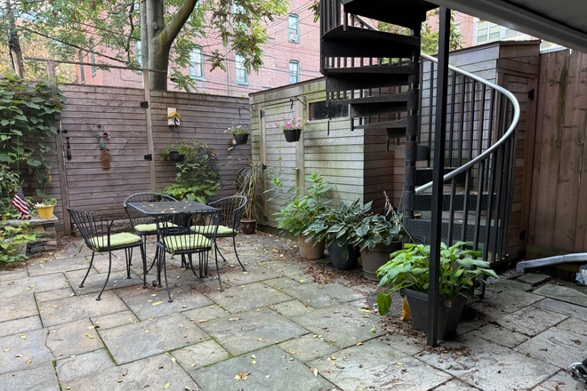 Outdoor yard space 20 x 20 ft - Amazing apartment fully furnished close to BU Medical and Dental Schools