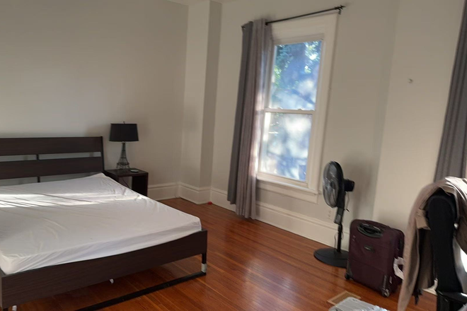 Second Floor Unit, Rent : $1500. August 15, 2025-  Jan 31, 2026 - Two Single Room: $1200 / $1350 For One Year. One Single Room: $1500 From Aug 15 -Dec 31.