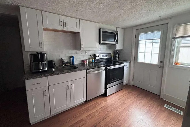 Kitchen - 2 Bedroom Near Campus W/ In-Unit Laundry!