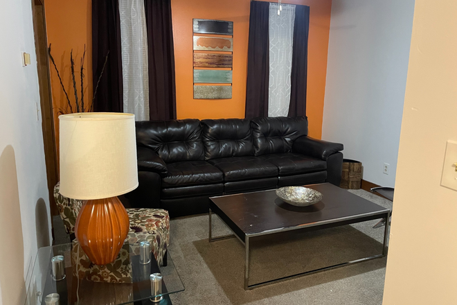 Apt 8 - 2 BR - Cozy Housing in  Lil Italy/ 3 BR units (Utilities & WiFI included) Summer Leases Available Apartments