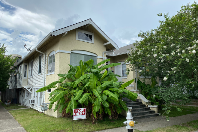 front - 3 Bedroom 1 Bath Walk to class Apartments