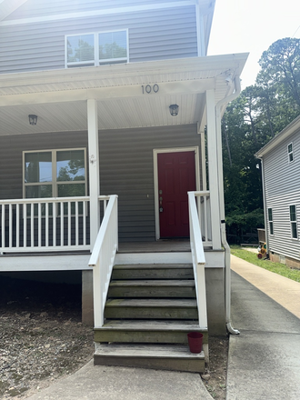 Front of home - Off Campus housing