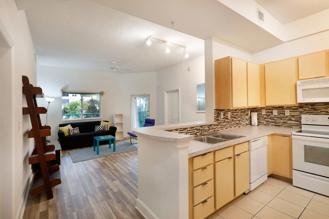 ValenciaMiami.com - Furnished 2 Bed, 2 Bath Apartment – Perfect for UM Students & Larkin Hospital Staff