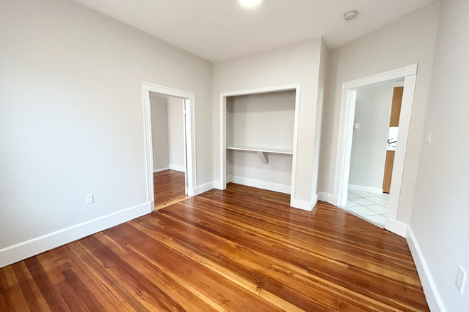 Call NOW for showings! 617-236-8550 - GOVE ST - LRG TRUE 2BR IN JEFFRIES PT FOR *9/1/2026* W/ LIVING RM, LRG BDRMS, LNDRY IN BLDNG BY MBTA Apartments