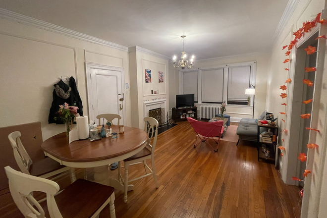 Living room - 1bed avail for Spring semester sublet in Coolidge Corner (heat+water incl., no fees) Apartments