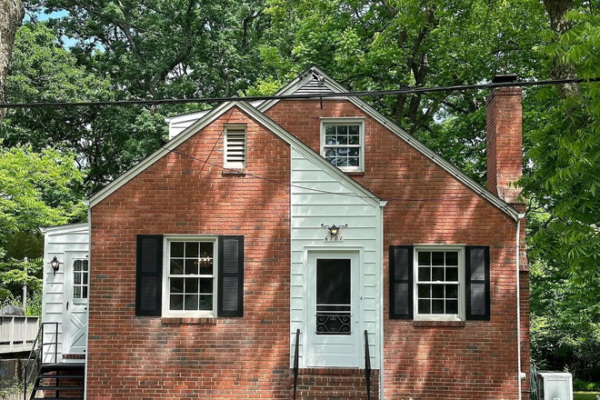 front of house - 5 bedroom house in Calvert Hills!