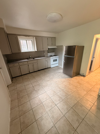 KITCHEN - WALLACE AVE SPACIOUS 4/5 BEDROOM HOME NEAR UofT