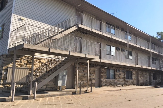 Exterior - One, Two, and Five Bedrooms On Johnson Apartments