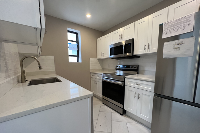 Kitchen - GORGEOUS 2BEDS 1 BATH - AVAILABLE NOW Apartments