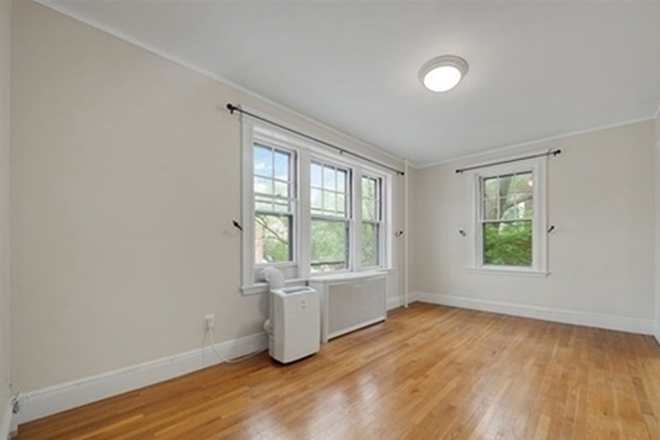 bedroom (empty mode) - Furnished Master Bedroom in 2b1b apartment – heating included – Near Harvard