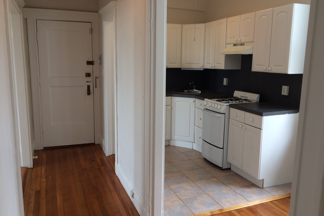living - LOCATION!! 2 BED WITH HEAT/HOT WATER INCLUDED, NO BROKER FEE!! 9/1/26!