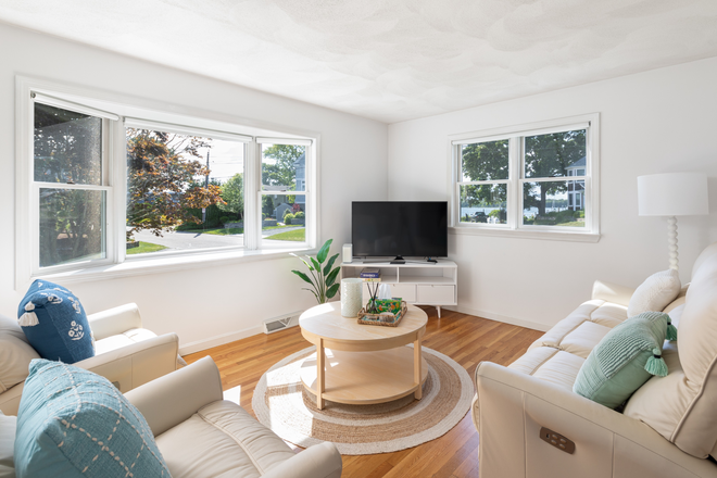 Living Room - Available for a group of 2! 2 Bedroom available in Point Judith! House