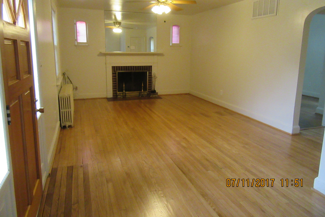 Front Room - 4502 Guilford Rd Apt. C / WALK TO CAMPUS