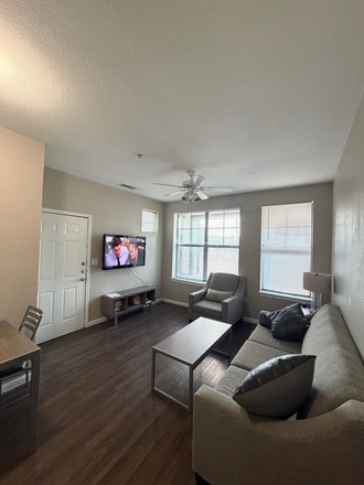 Living room - 2818 Apartments