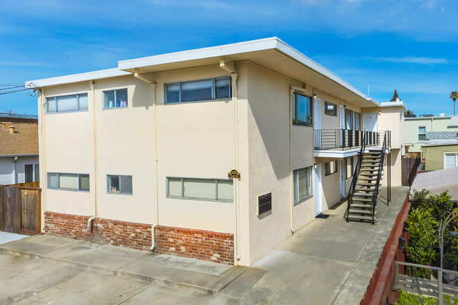 Front of Building - Lovely 2 bedroom apartment 1433 Dwight Way