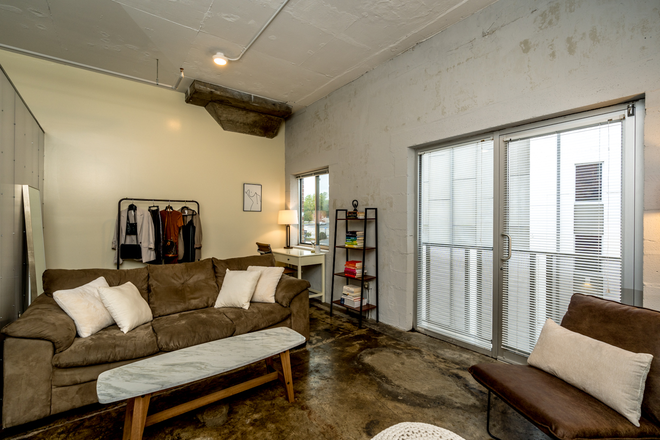 living room - Ice House North - Downtown!