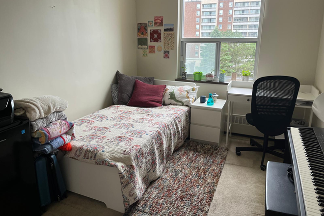 Private room 1-2 - 8 Minutes walk to York University - Larger 'Centre Layout' 1300 Sq.Ft. - Females Only Apartments