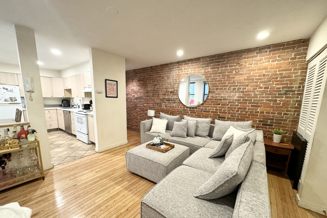 LIVING - LOCATION!! STUNNING 3 BED ON GAINSBOROUGH WITH IN UNIT WASHER/DRYER! 9/1/26! Apartments