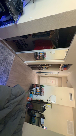 Closet - The Suites Apartment South-Campus