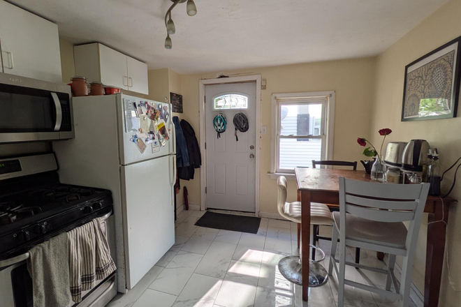 1 - SEPT 2026 – Kendall Square 1 Bed with In-Unit Laundry, Student OK! No Broker Fees! Apartments